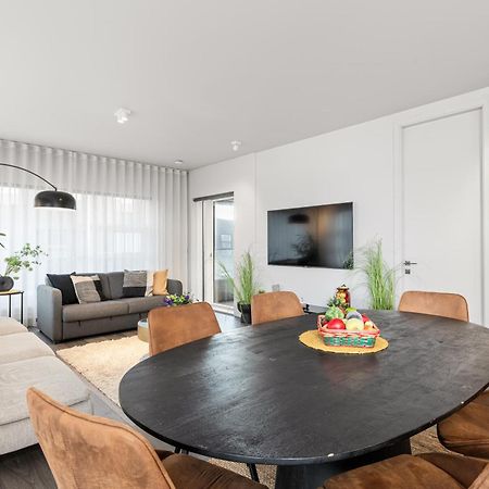 Vibrant Hafnatorg I Spacious Property With Expansive Garage Reykjavík Esterno foto