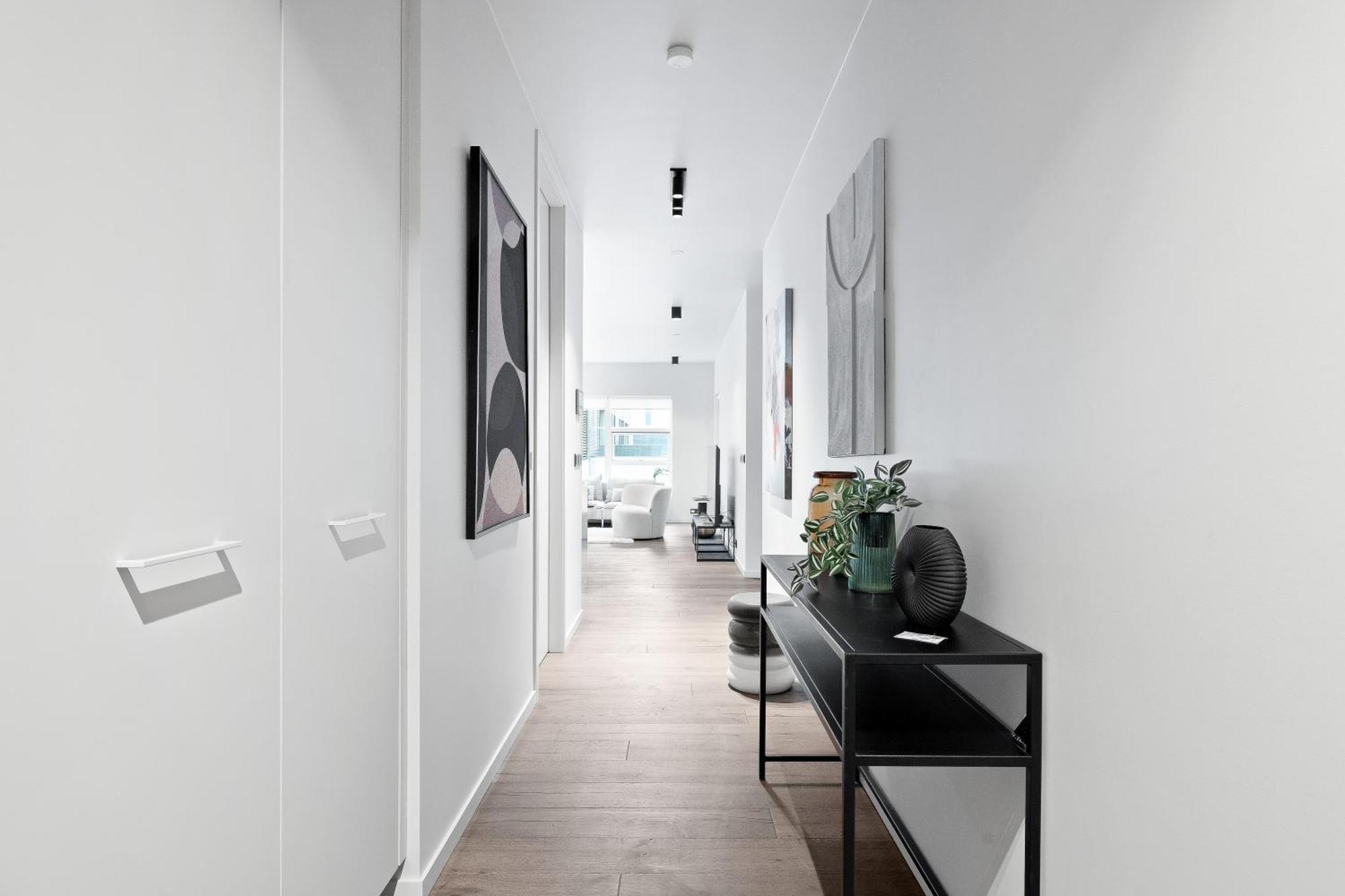 Vibrant Hafnatorg I Spacious Property With Expansive Garage Reykjavík Esterno foto