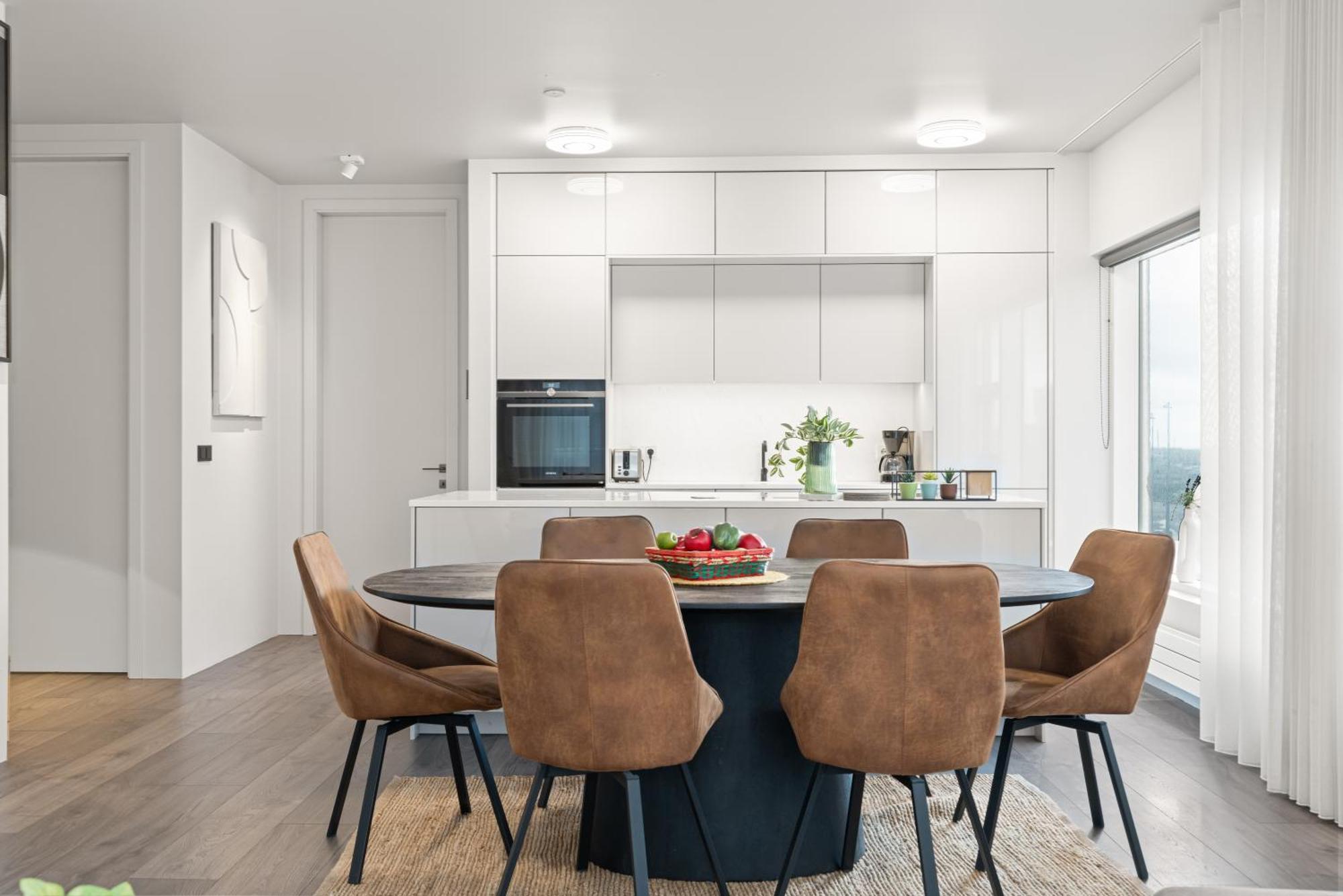 Vibrant Hafnatorg I Spacious Property With Expansive Garage Reykjavík Esterno foto